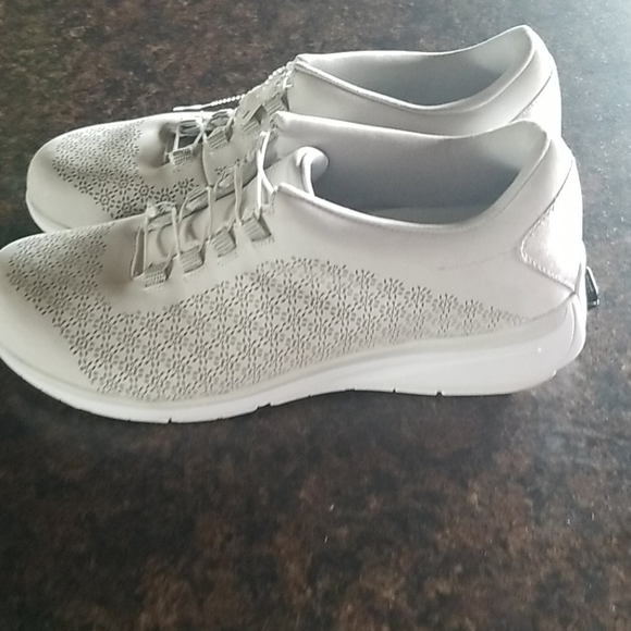 NWOB Zerotie Fresh Breeze Whisper Gray sneaker - Picture 6 of 9